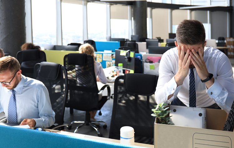 Warning Signs You’re in a Toxic Work Environment toxic work environment