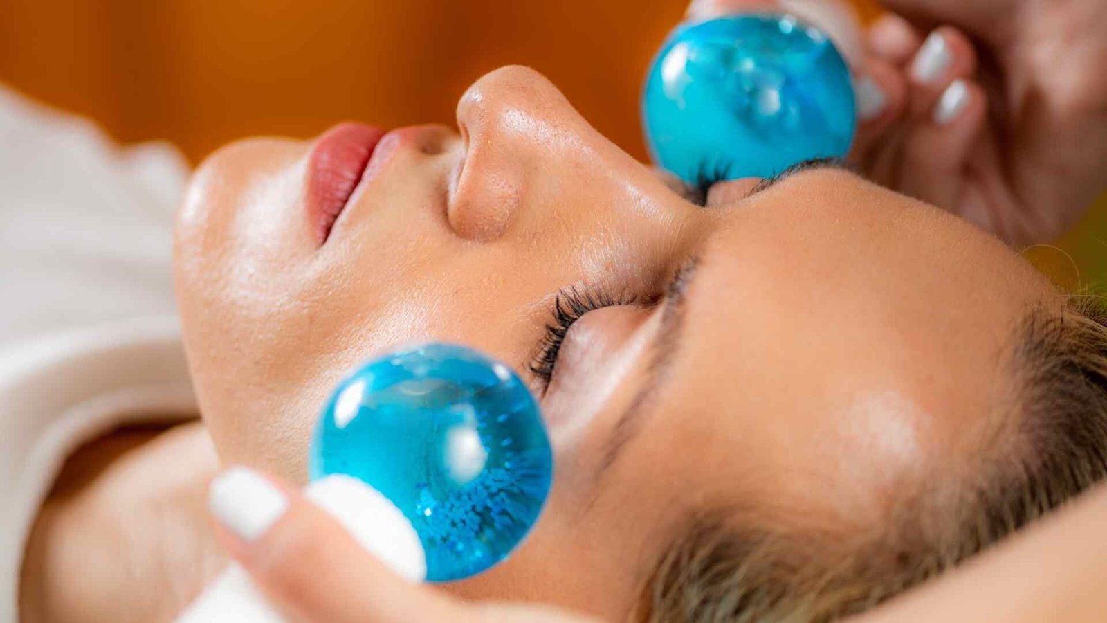ice-water facials| A Frozen Solution for Puffiness and Pores